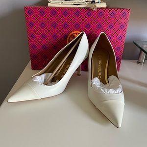 NIB Tory Burch Penelope ivory pump. 8.5. Leather w/ patent toe.